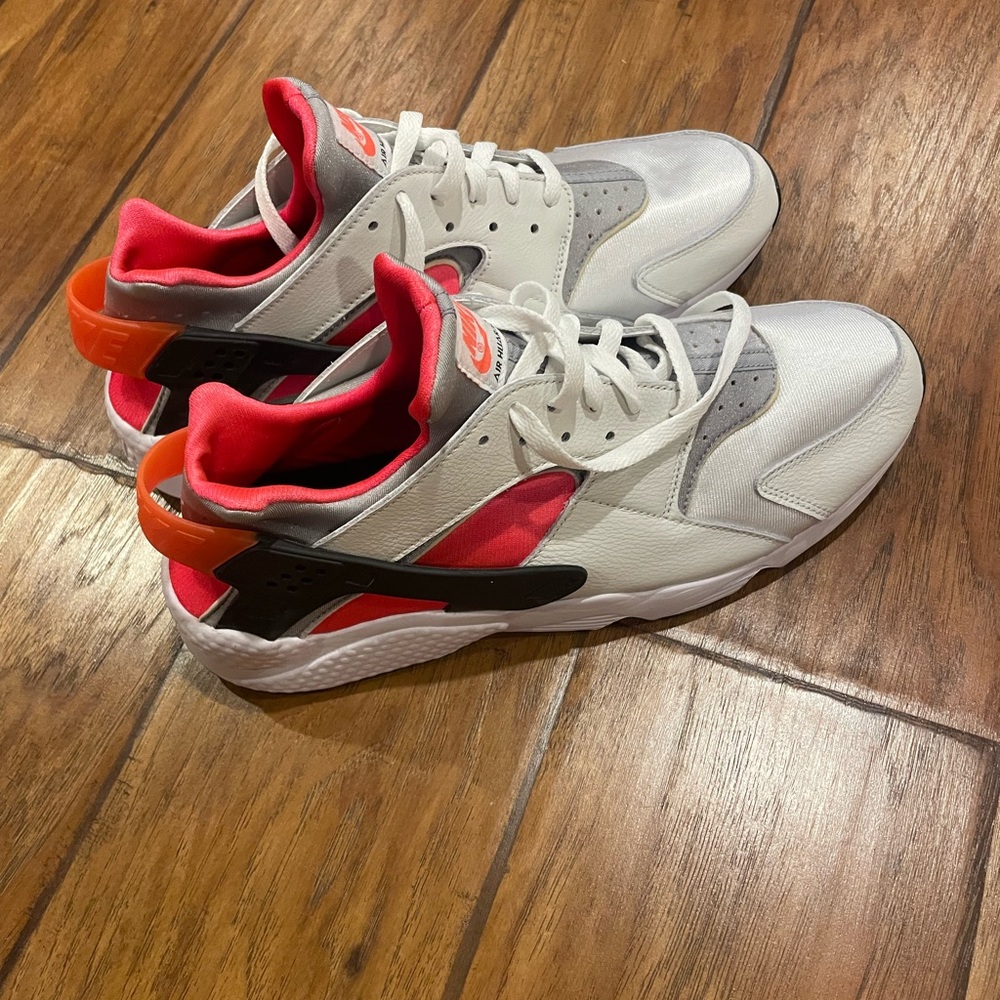 Nike Men's White, Pink & Orange Huaraches